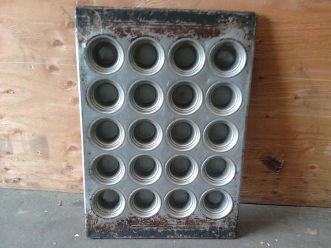 unknown Chicago Metallic Crown Muffin Pans Used  20 Cups Per Tray