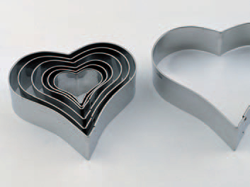 Martellato Martellato Stainless Steel Cutters, Slender Heart, 30 to 90mm, 7-Piece Set
