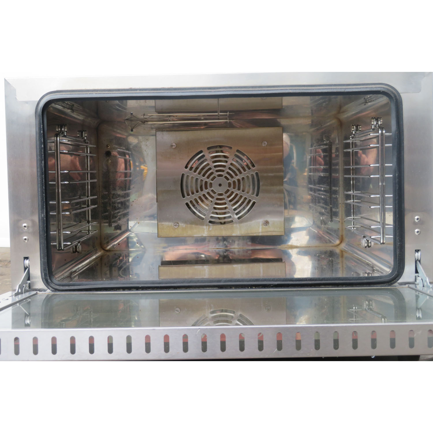 Avantco CO-16 Electric Countertop Oven - Silver/Red for sale