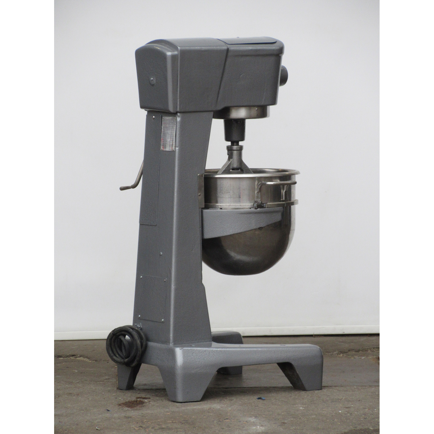 Hobart D300 Mixer 30 Qt, Bowl And 2 Attachments Included, Used Excellent Condition image 2