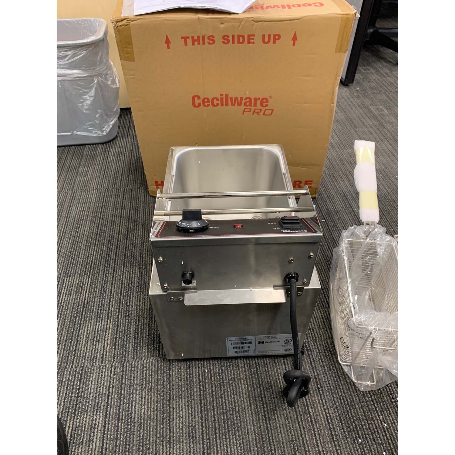 Grindmaster-Cecilware EL15 Countertop Fryer, Unused, Imperfect Condition image 4