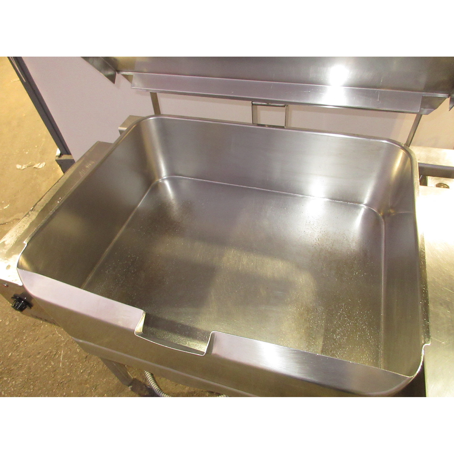 Groen FPC/1-3 30 Gallon Braising Pan/Skillet, Manual Tilt, Electric, Used Excellent Condition image 2