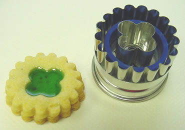 Kaiser Bakeware Linzer Fluted Clover Cookie Cutter