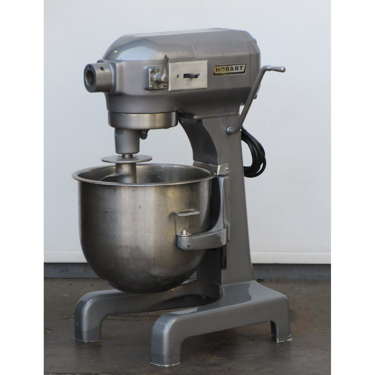 Hobart A200 Mixer 20 Qt With Bowl And Attachments, Used Excellent Condition