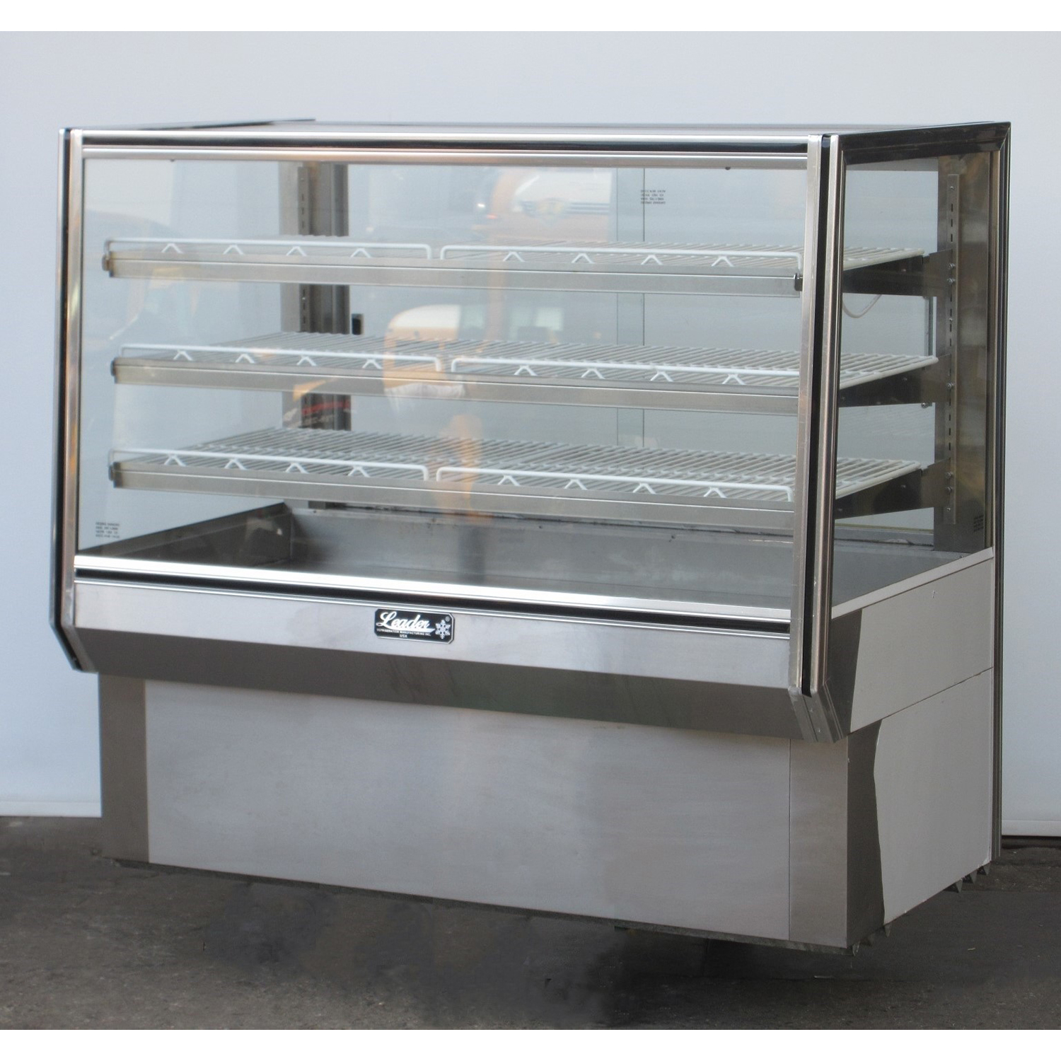 Leader HBK57D Dry Bakery Case, Used Excellent Condition
