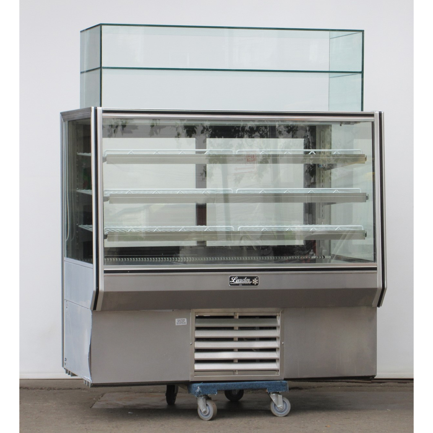 Leader NHBK57 Bakery Case With Refrigeration, Used Excellent Condition