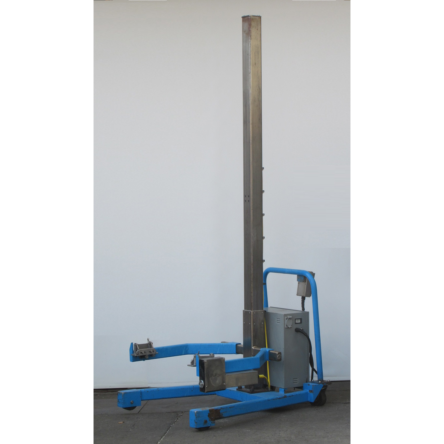 Savage CLTT Bowl Lift Truck, Used Excellent Condition